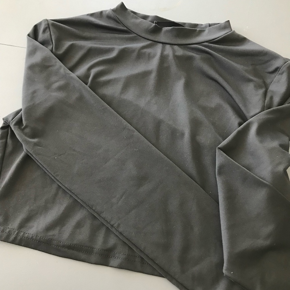 BLACK CROP TOP HIGH NECK STRETCH SHEIN SIZE L